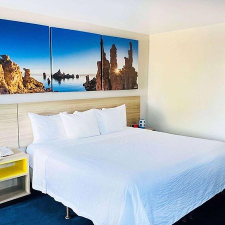 Days Inn By Wyndham Ridgecrest Near China Lake Naval Station Dış mekan fotoğraf