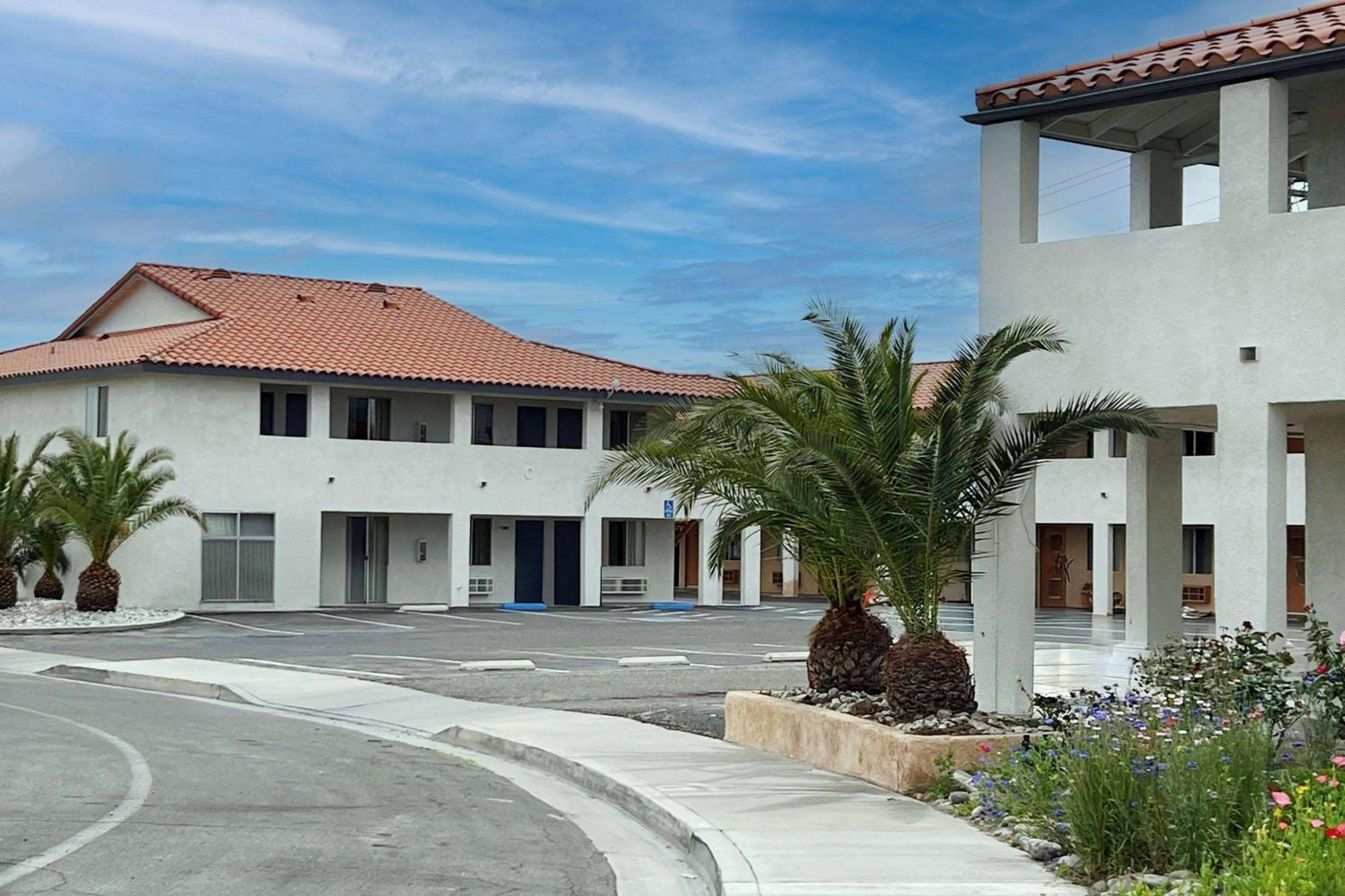 Days Inn By Wyndham Ridgecrest Near China Lake Naval Station Dış mekan fotoğraf