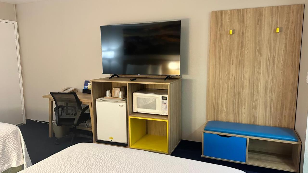 Days Inn By Wyndham Ridgecrest Near China Lake Naval Station Dış mekan fotoğraf