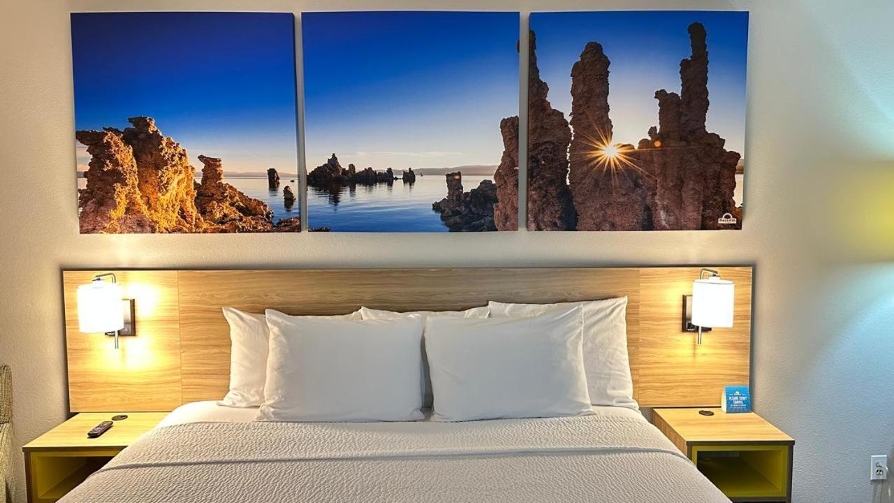 Days Inn By Wyndham Ridgecrest Near China Lake Naval Station Dış mekan fotoğraf