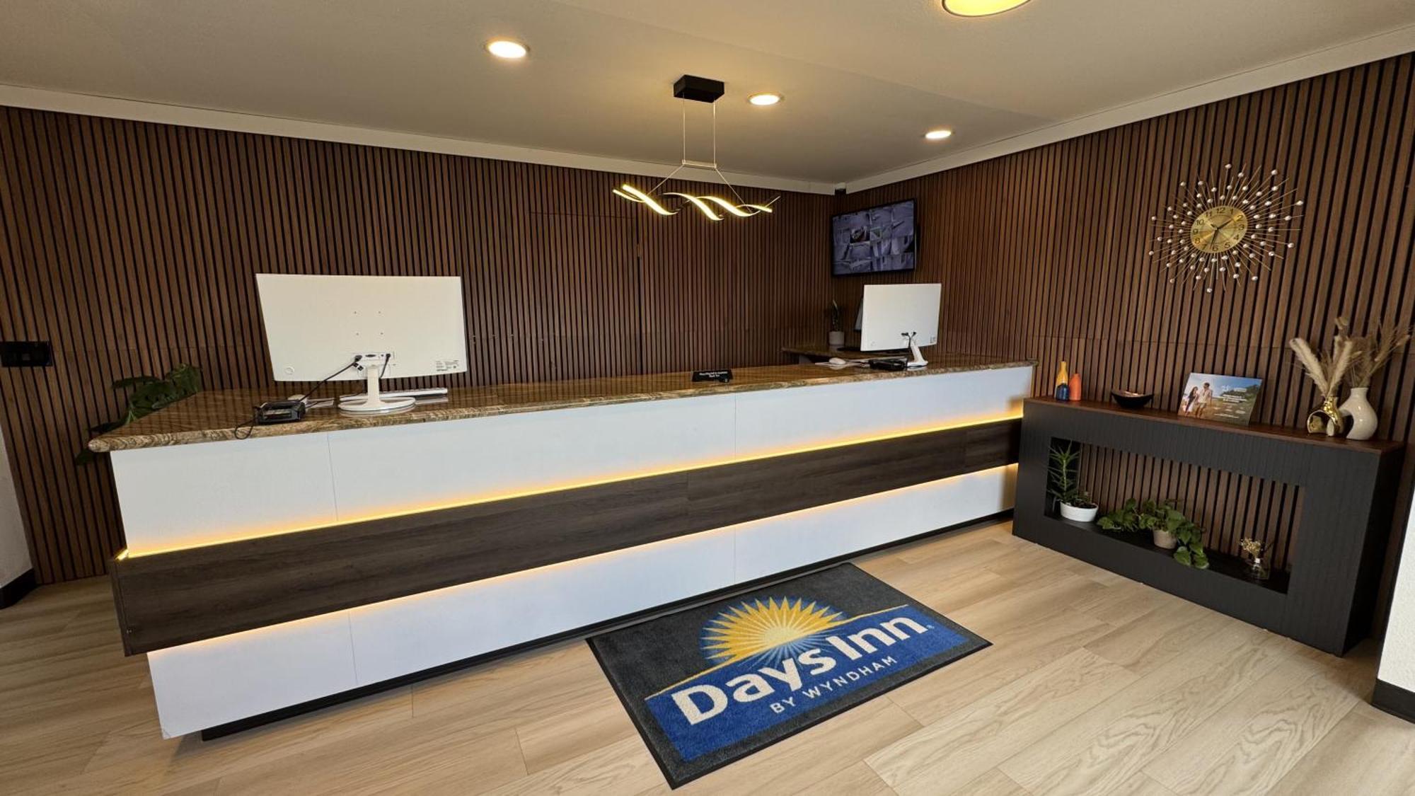 Days Inn By Wyndham Ridgecrest Near China Lake Naval Station Dış mekan fotoğraf